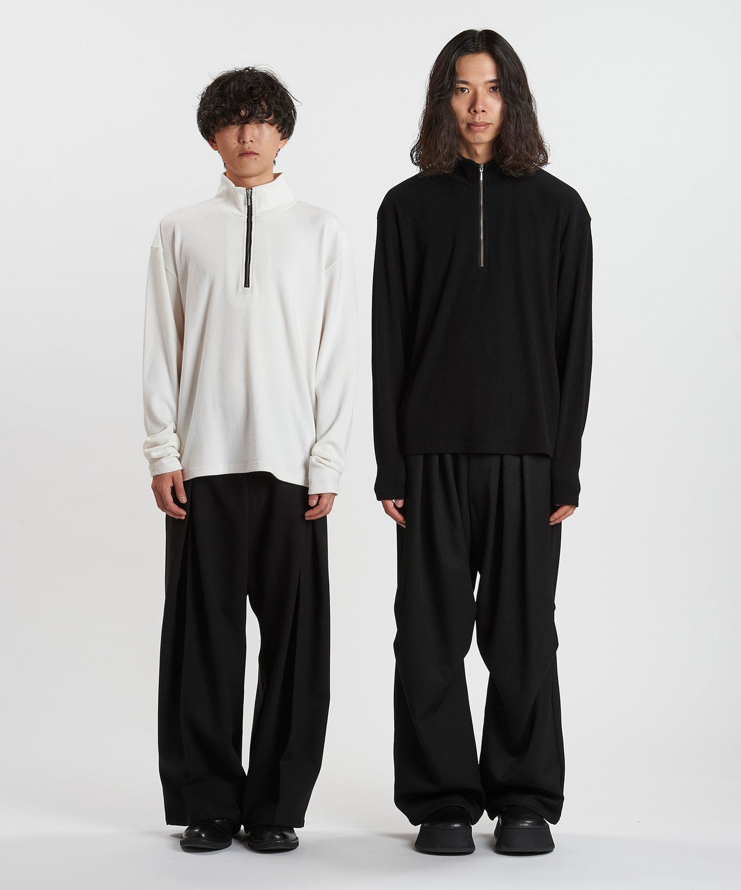 WHITE Model:H169cm / BLACK Model:H180cm