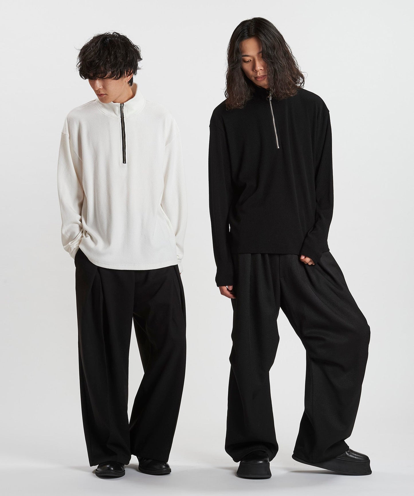 WHITE Model:H169cm / BLACK Model:H180cm