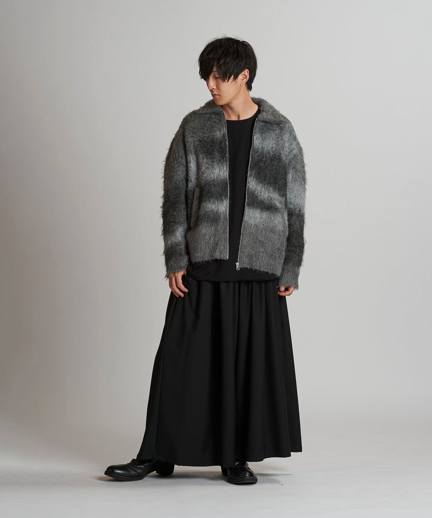 GRAY Model:H169cm