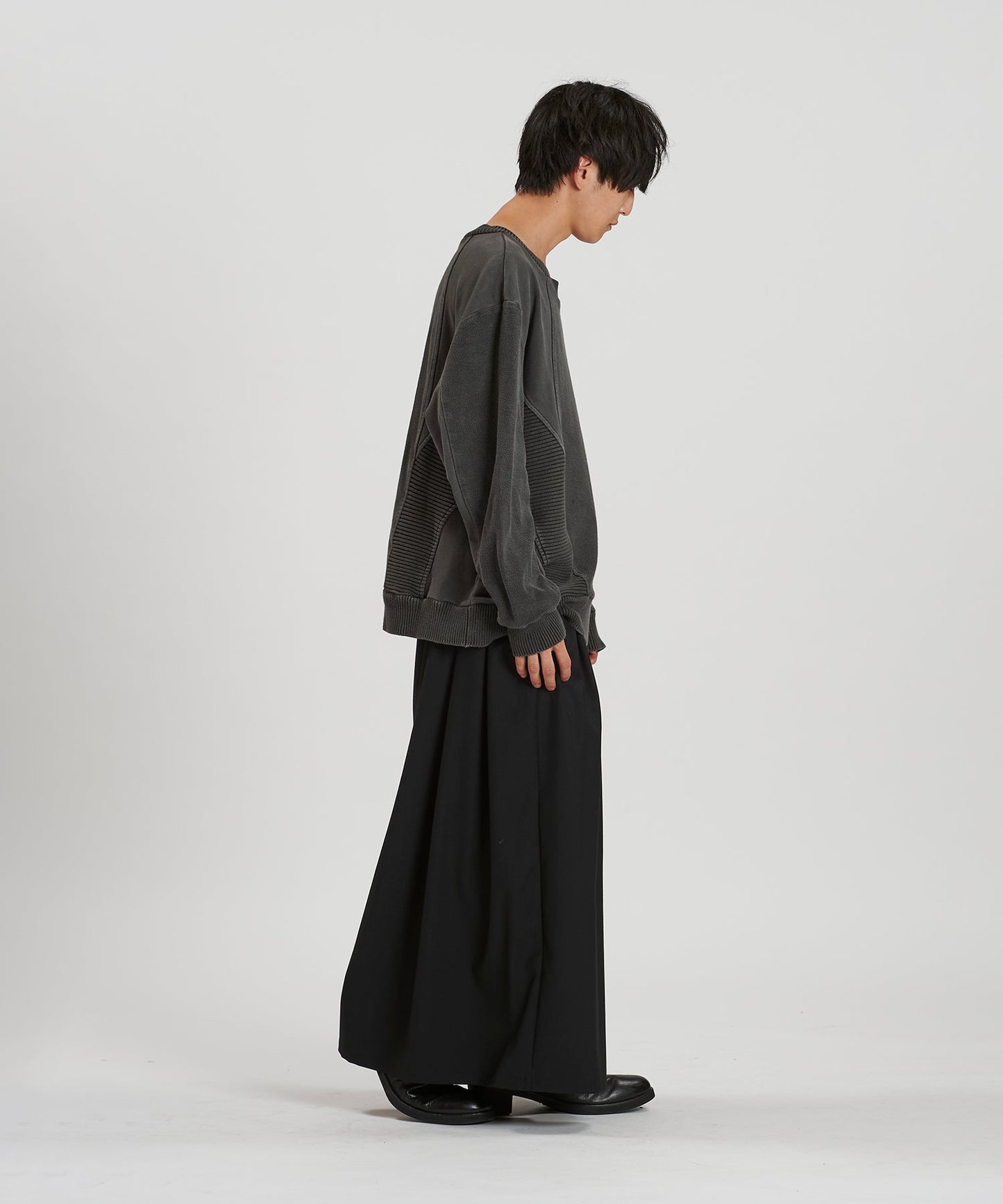 GRAY Model:H169cm