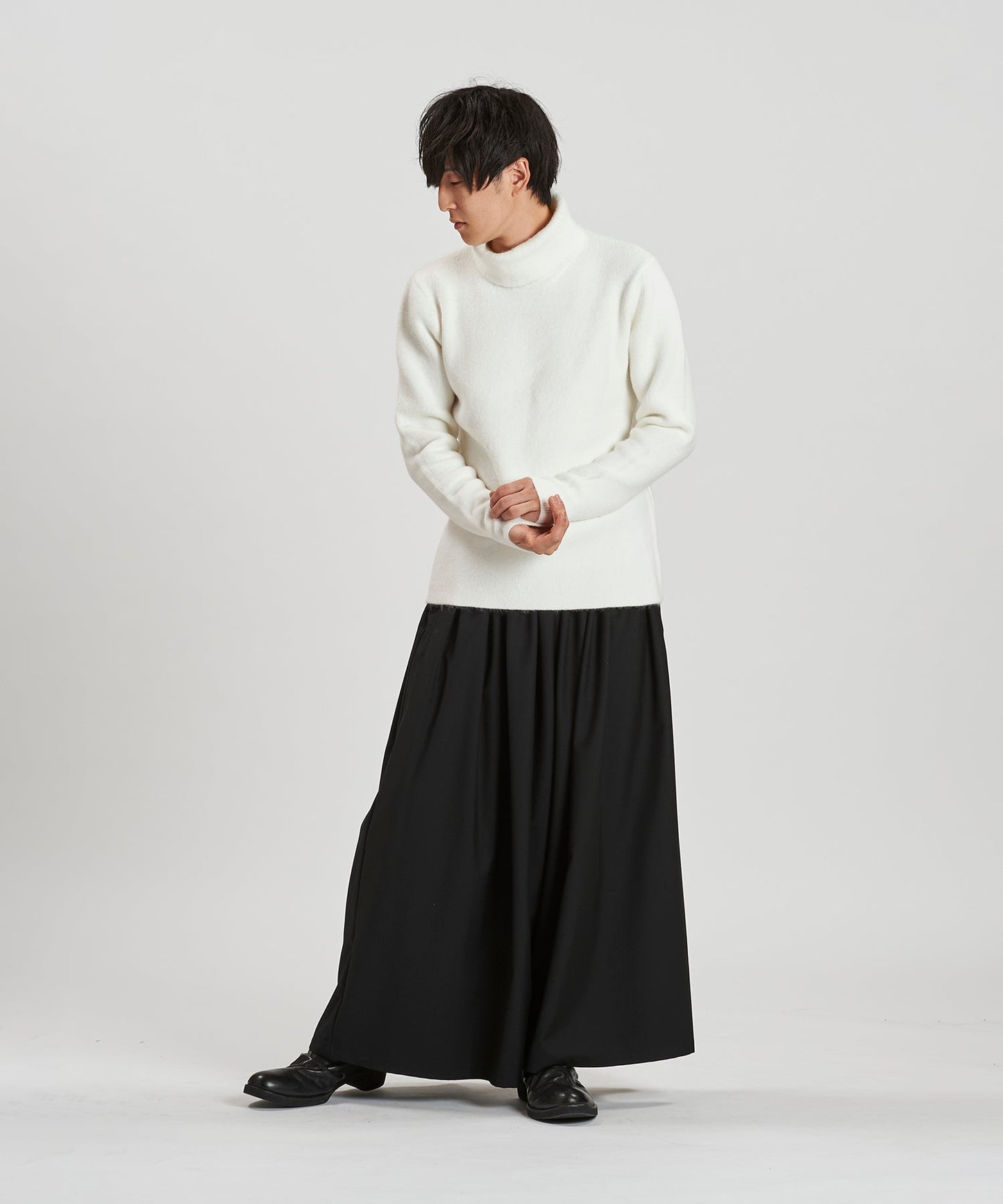 WHITE Model:H169cm