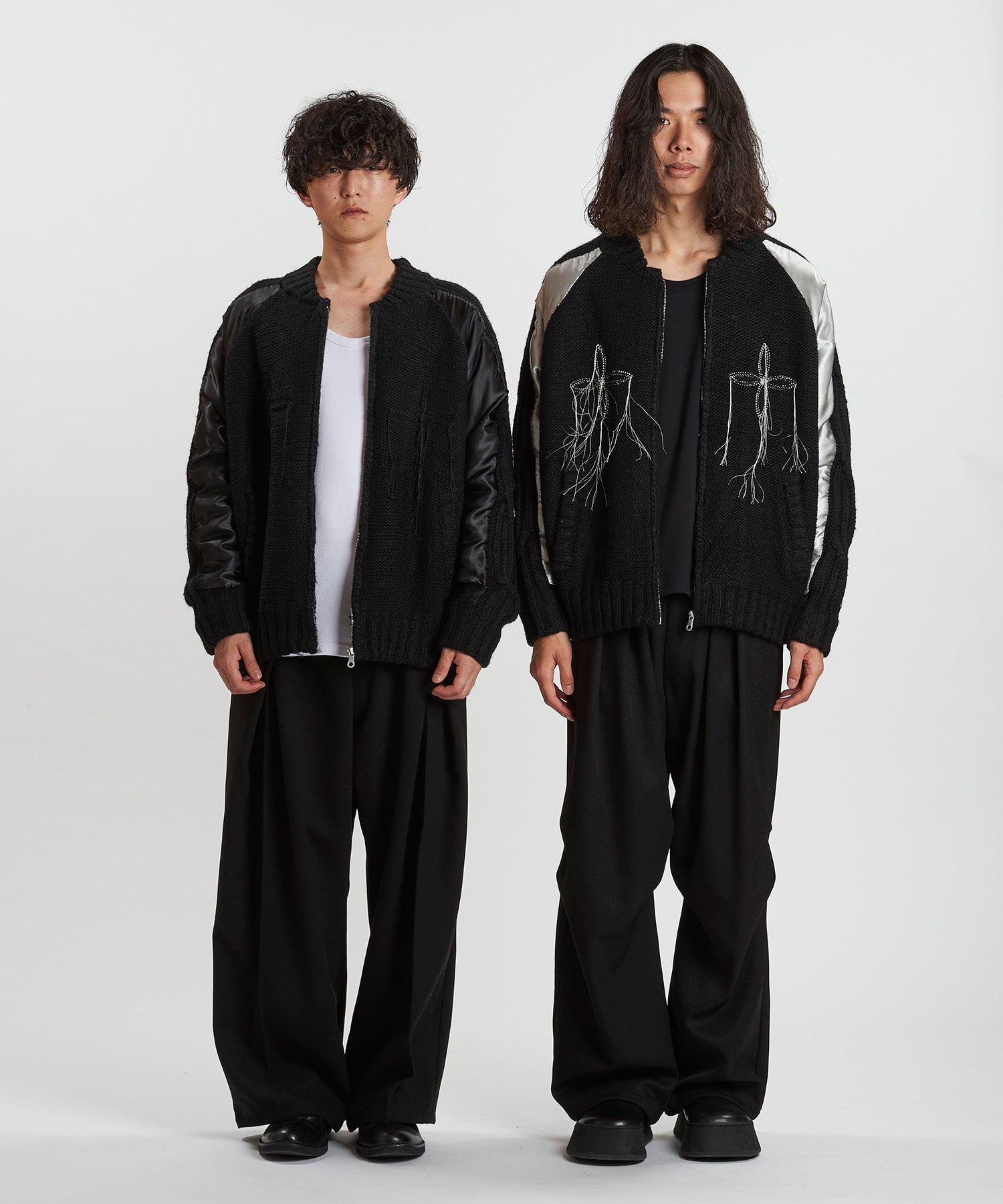 BLACK Model:H169cm / SILVER Model:H180cm