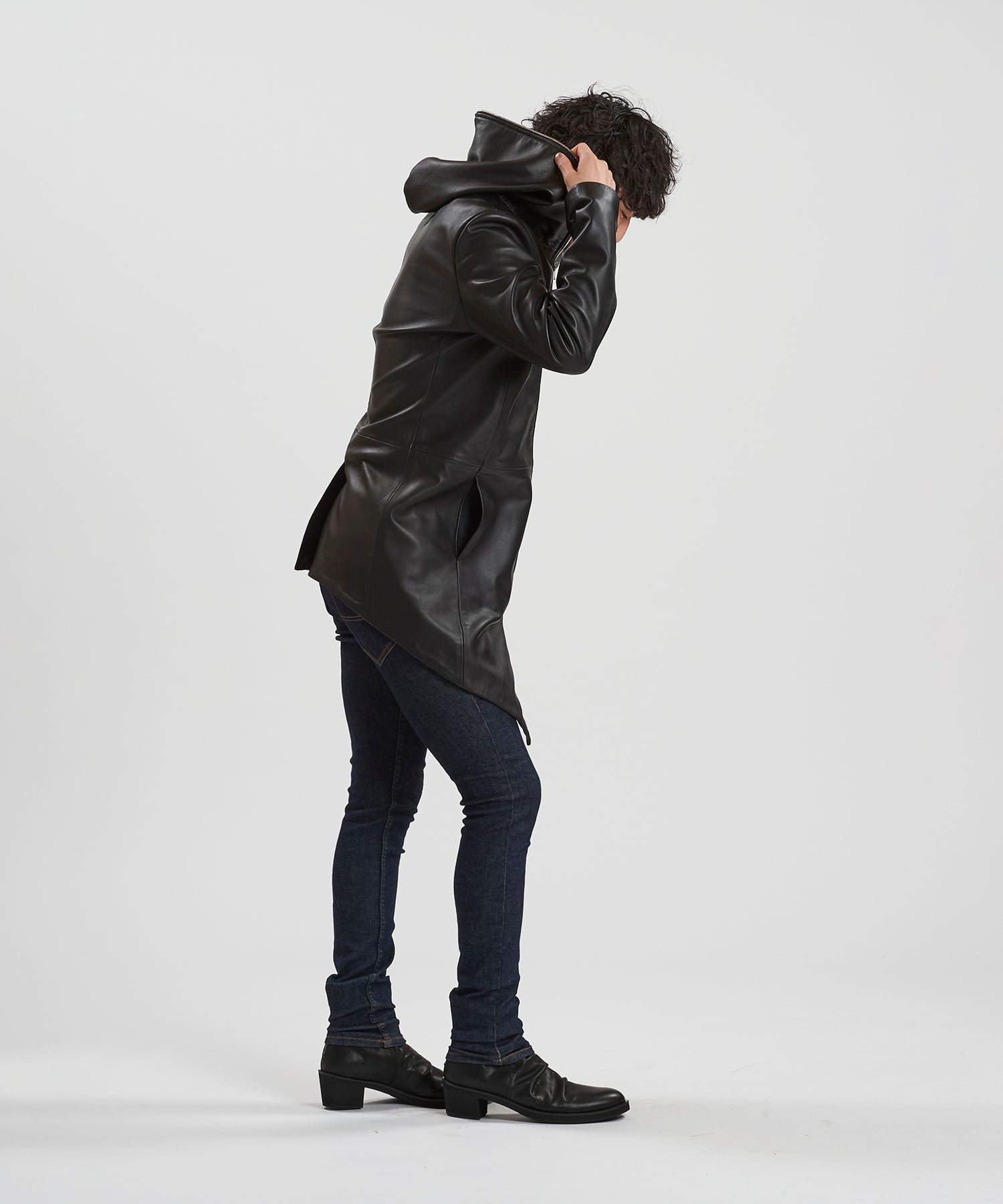 BLACK Model:H169cm