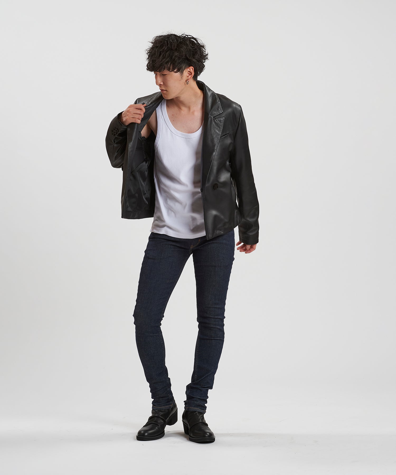 BLACK Model:H169cm