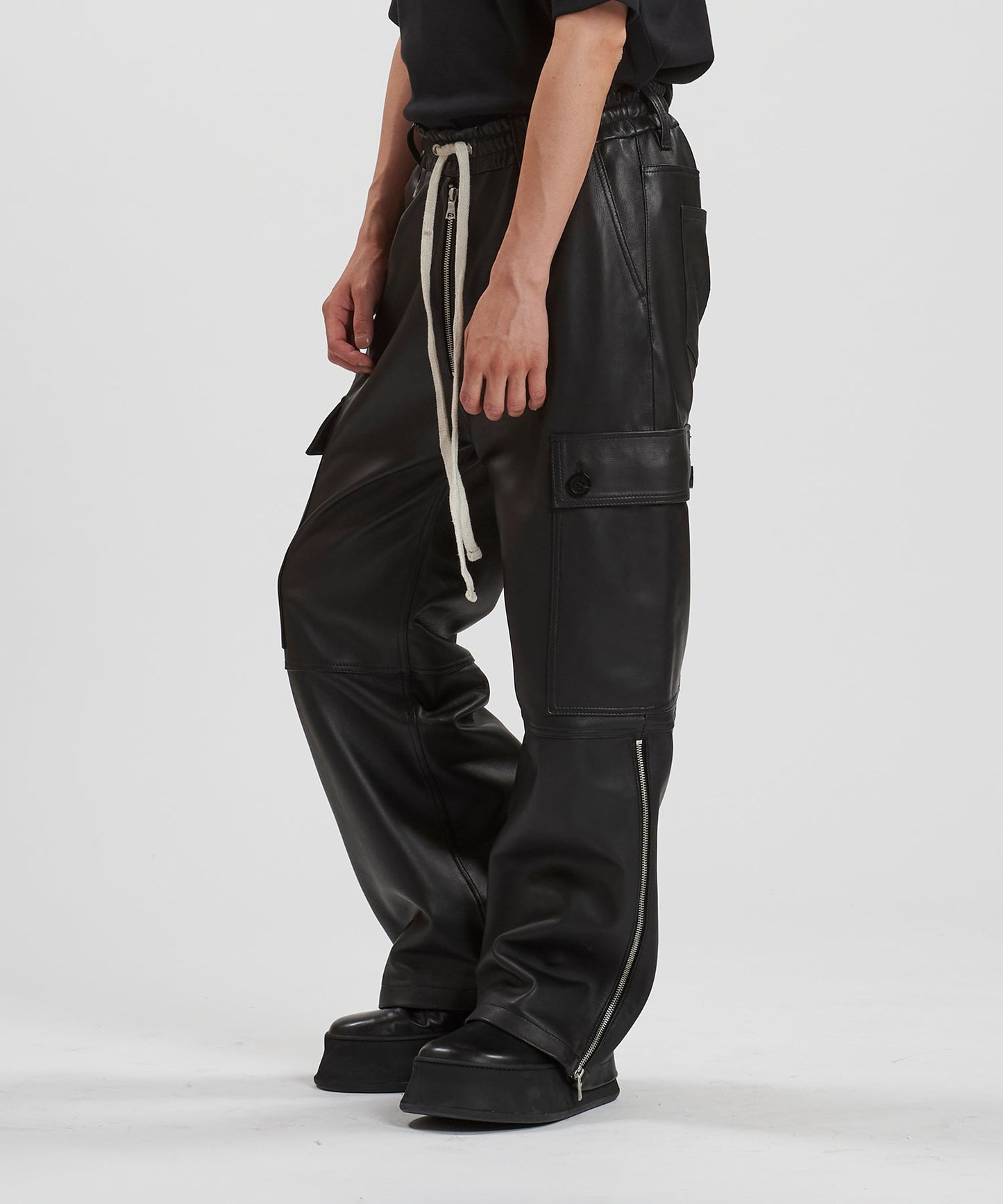 BLACK Model:H169cm