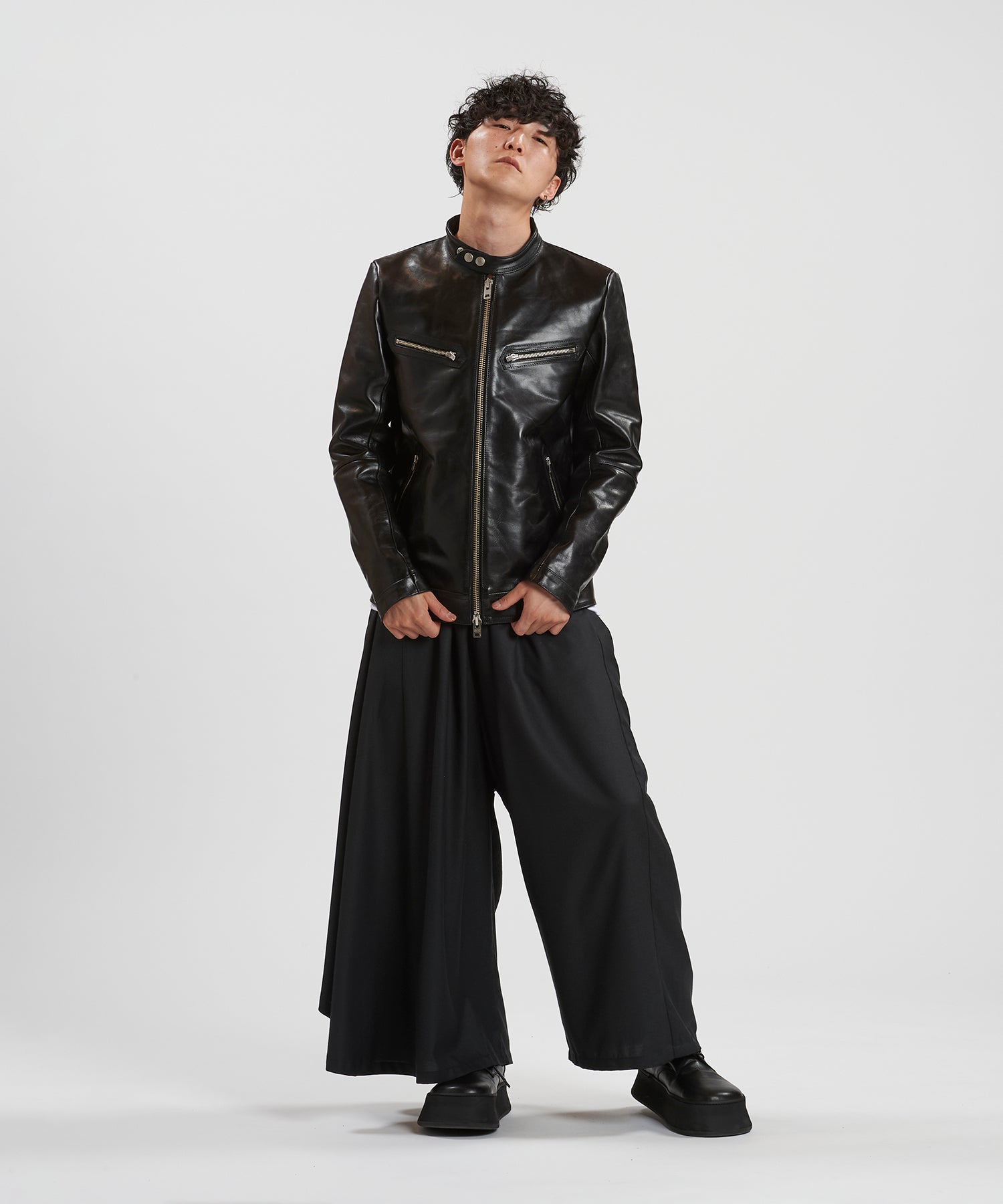 BLACK Model:H169cm