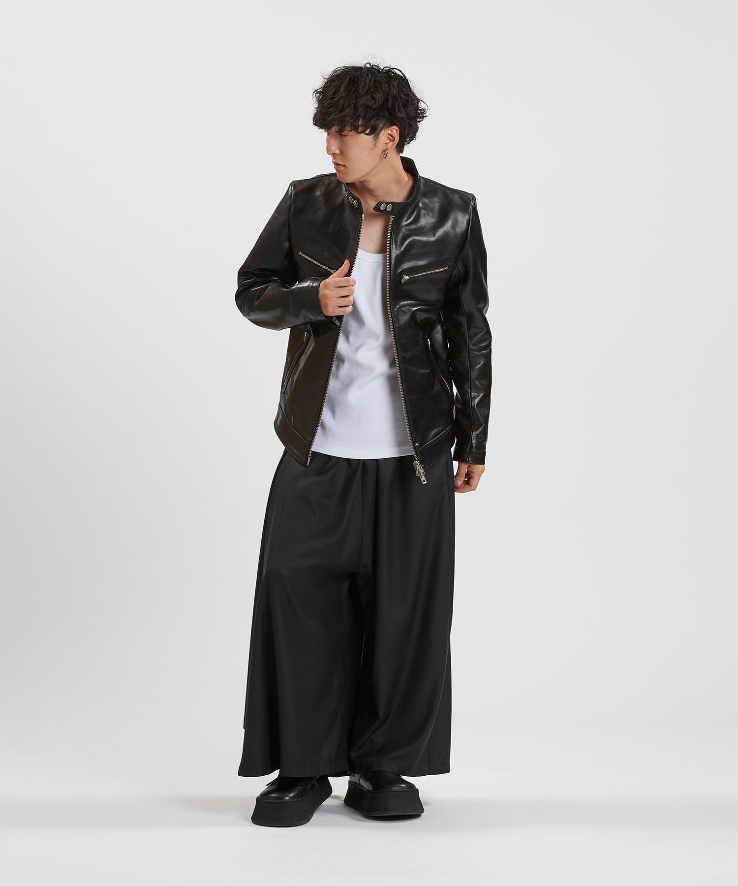 BLACK Model:H169cm