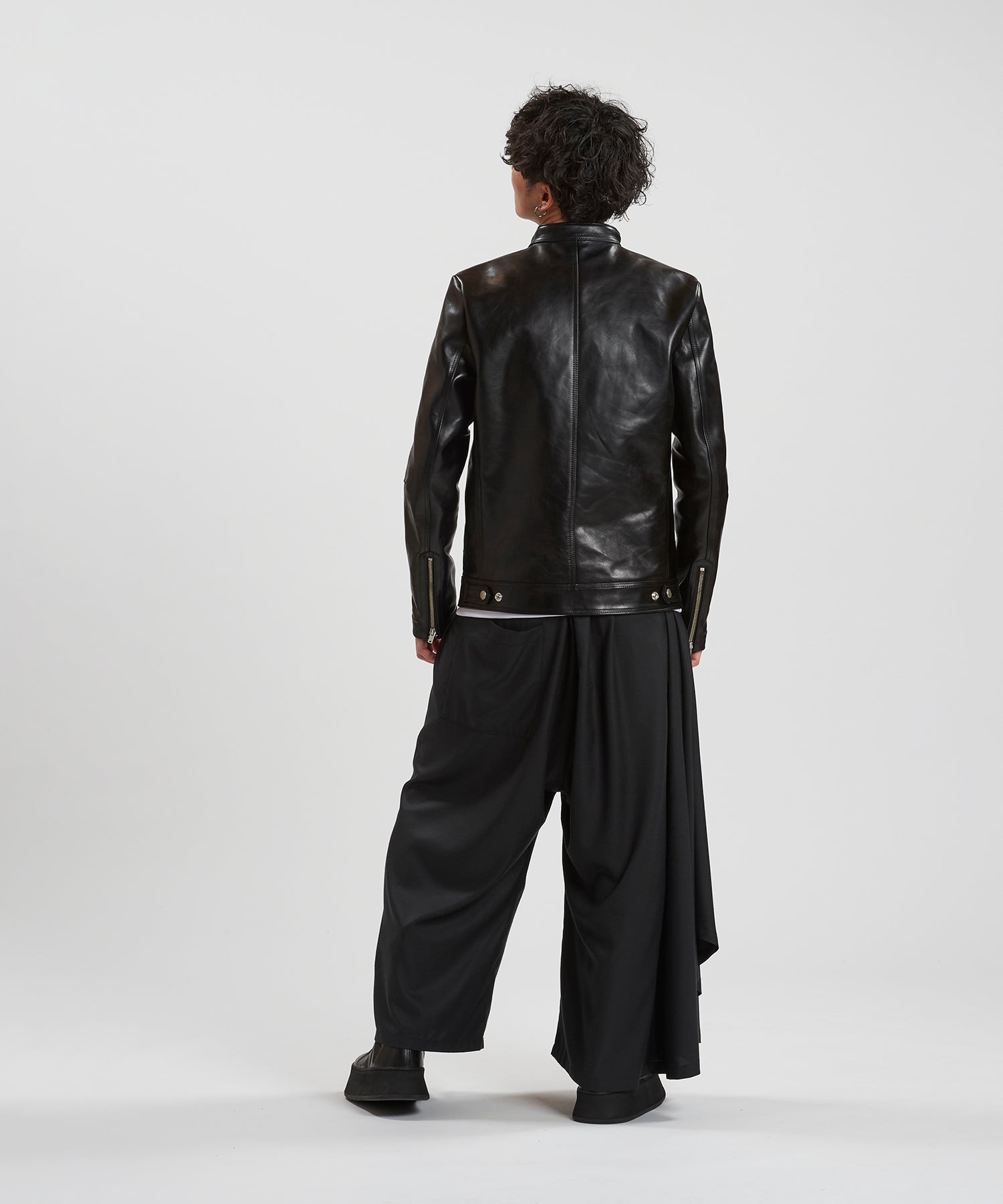 BLACK Model:H169cm