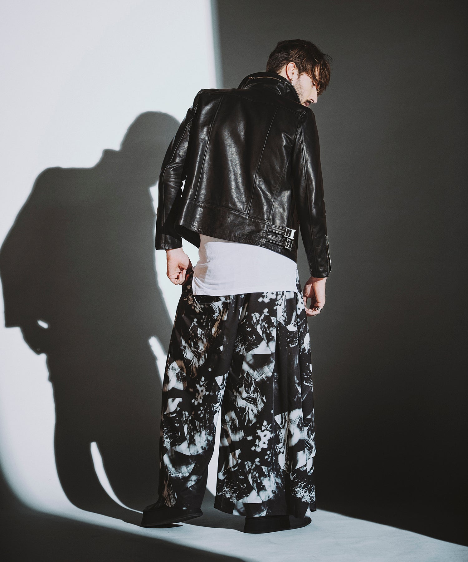 BLACK Model:H182cm