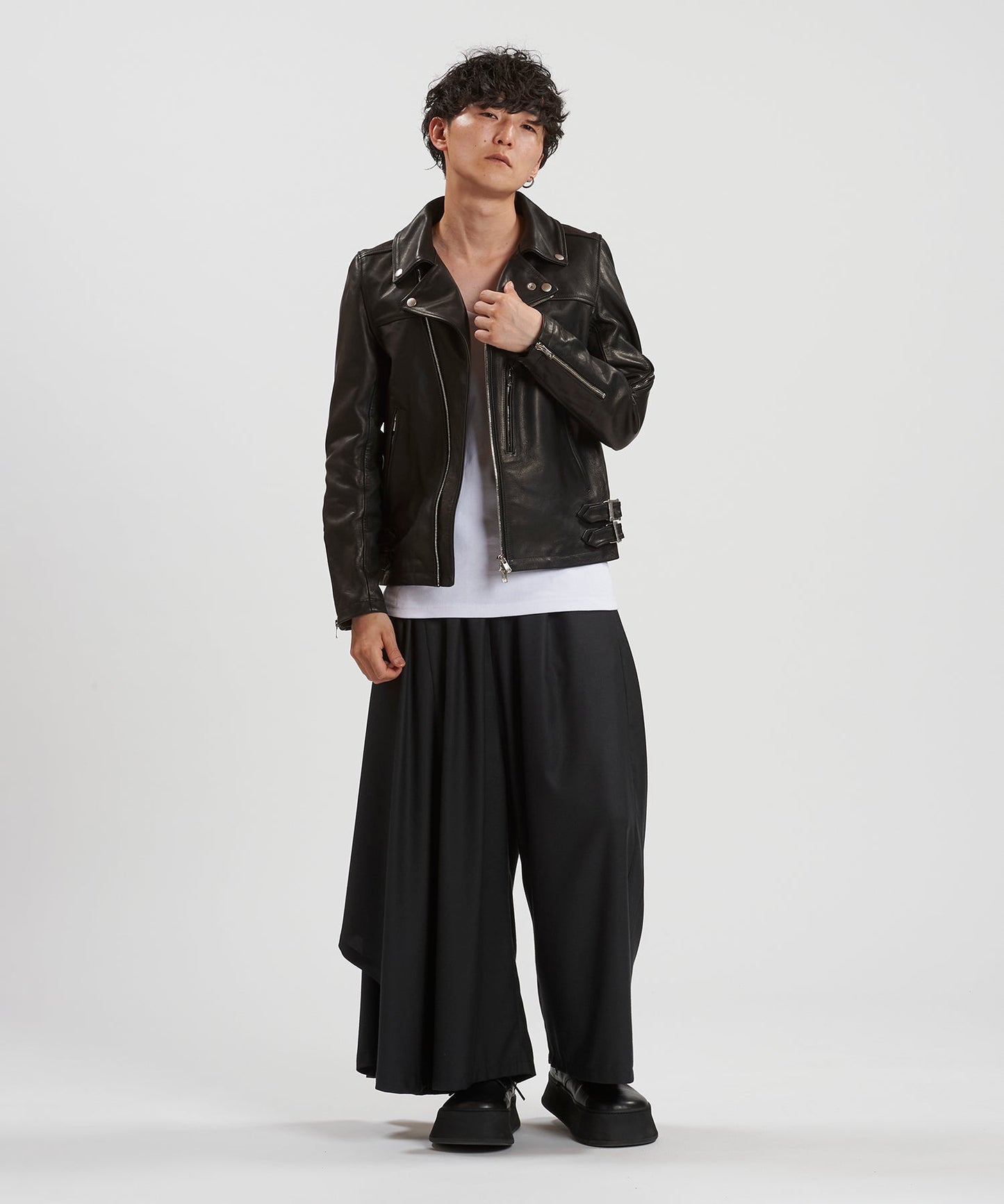 BLACK Model:H169cm