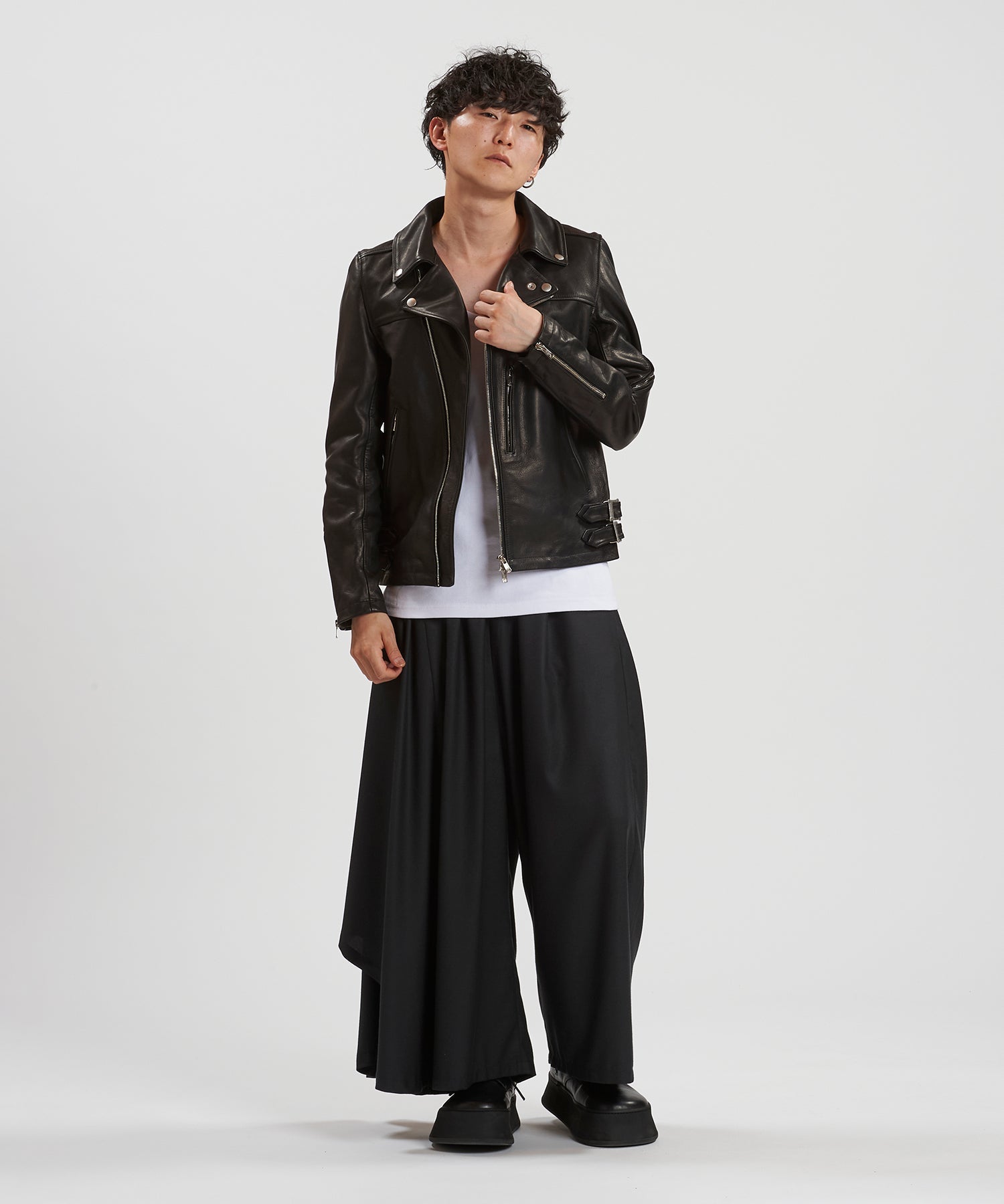 BLACK Model:H169cm