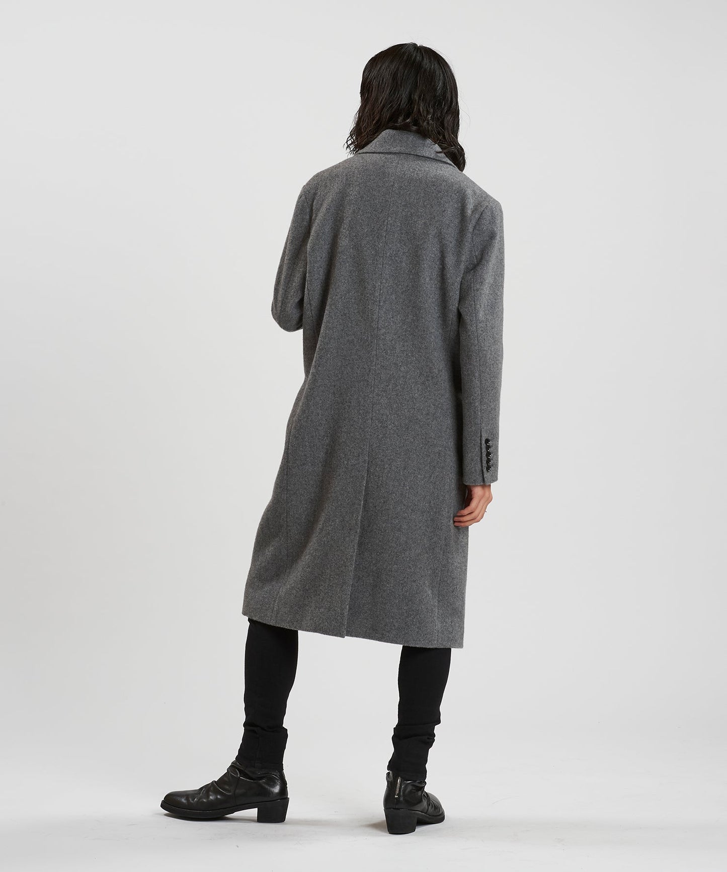 GRAY Model:H180cm