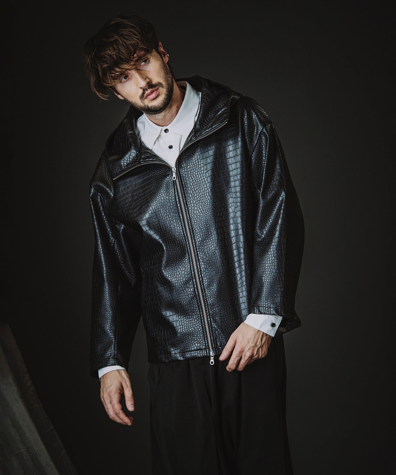 シンセティックレザーBIGフーデッドBLZ – NO ID.