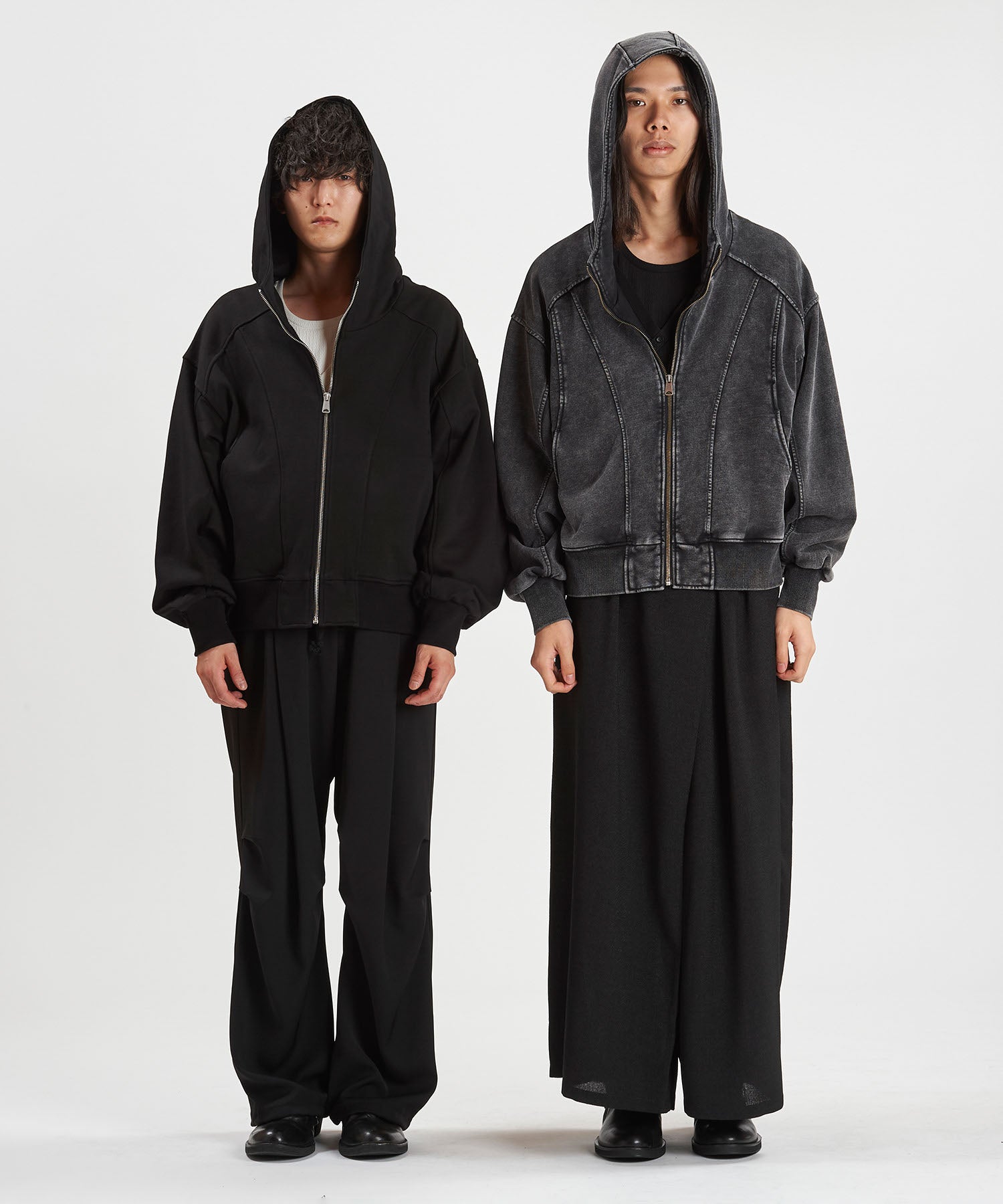 BLACK Model:H169cm / GRAY Model:H180cm