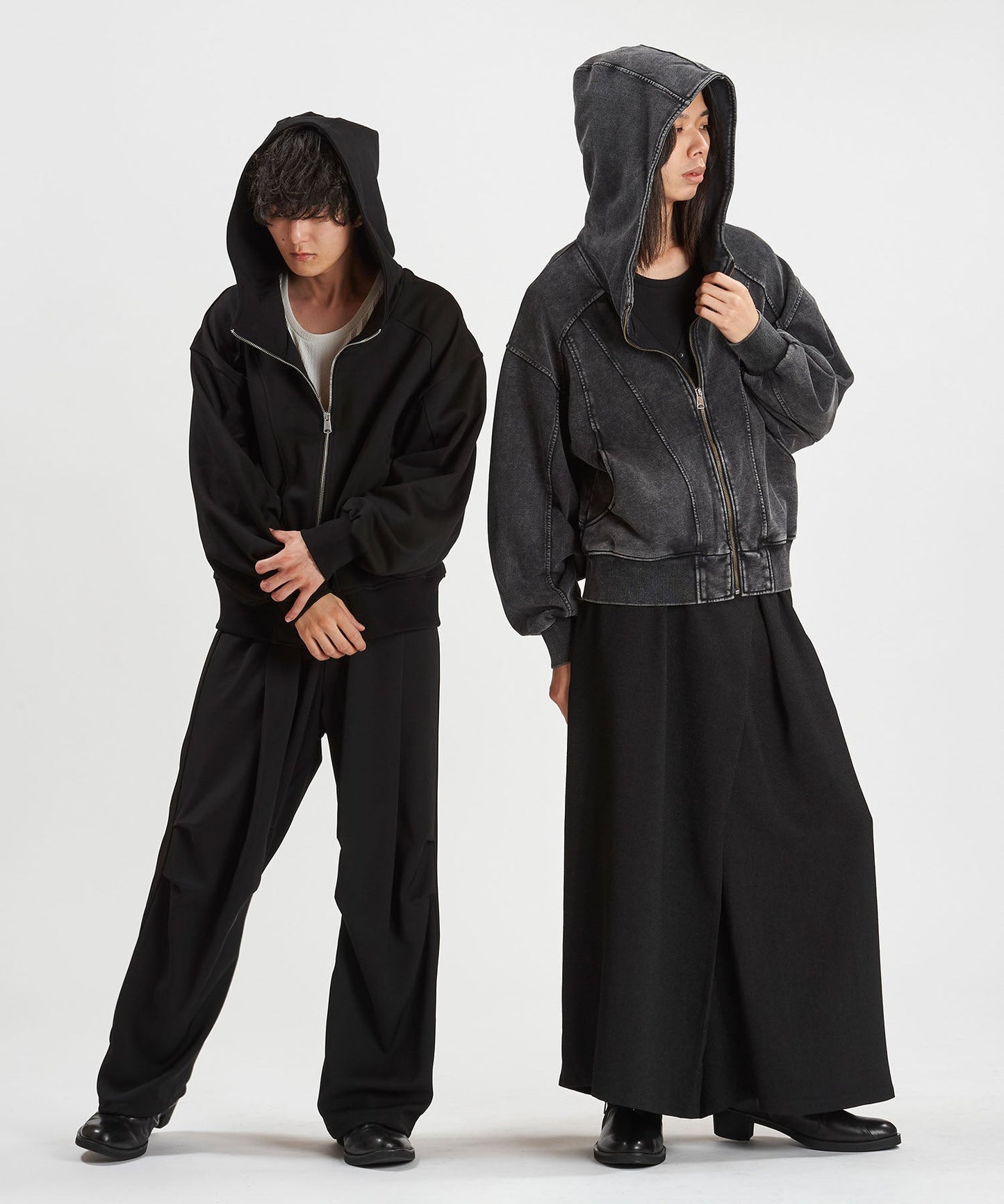 BLACK Model:H169cm / GRAY Model:H180cm