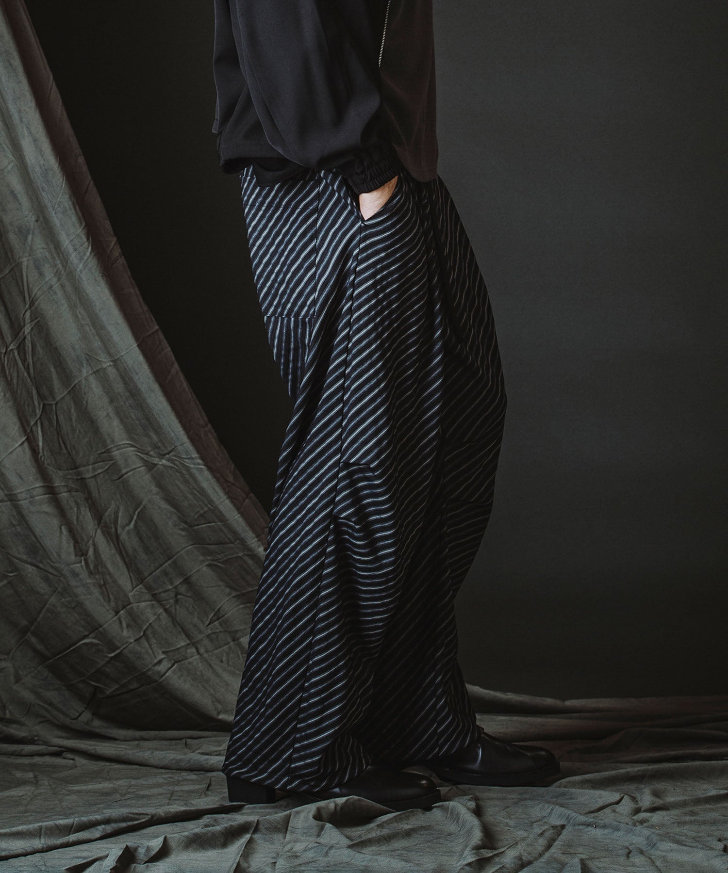 ストライプ Model:H182cm