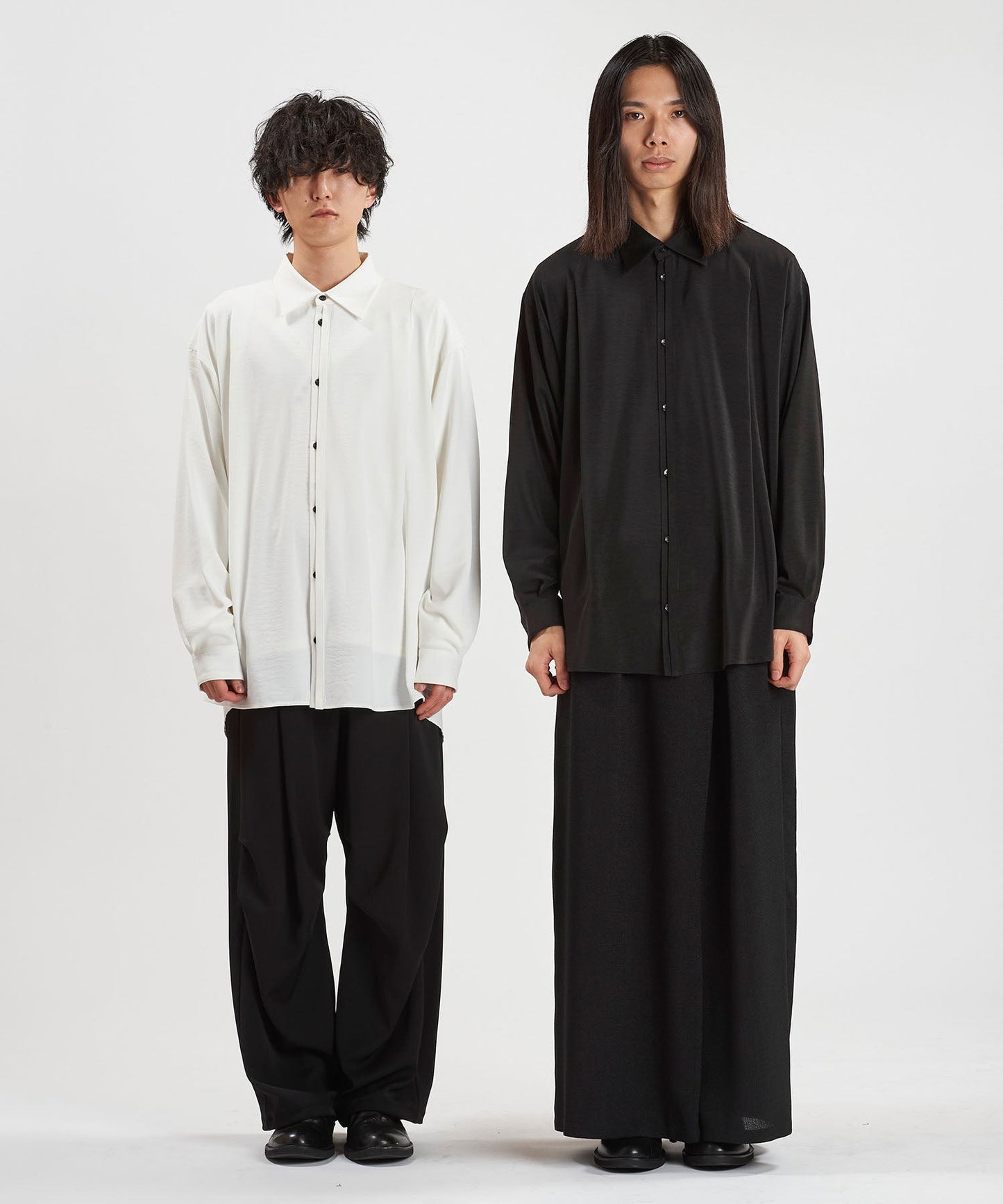 WHITE Model:H169cm / BLACK Model:H180cm