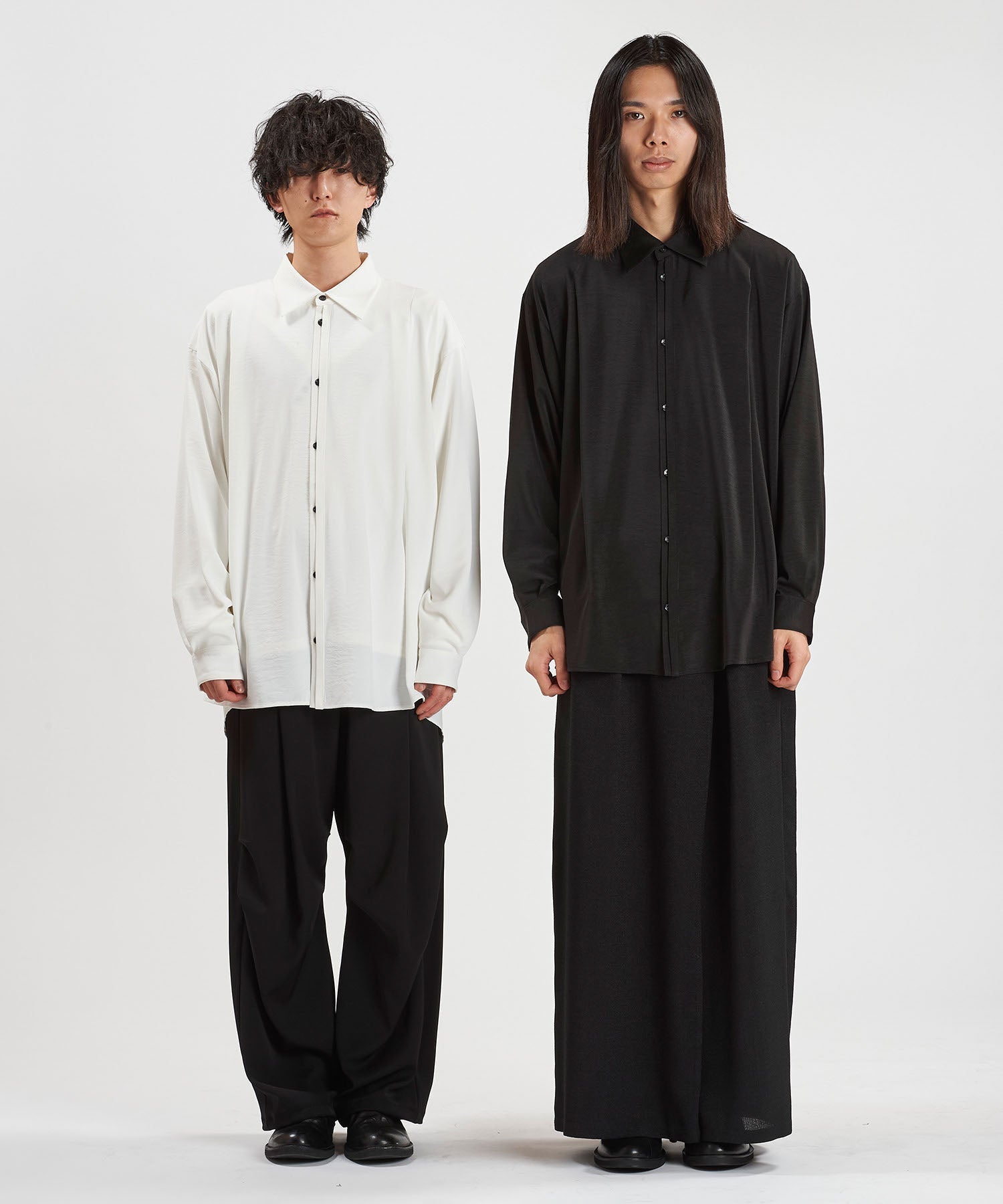 WHITE Model:H169cm / BLACK Model:H180cm