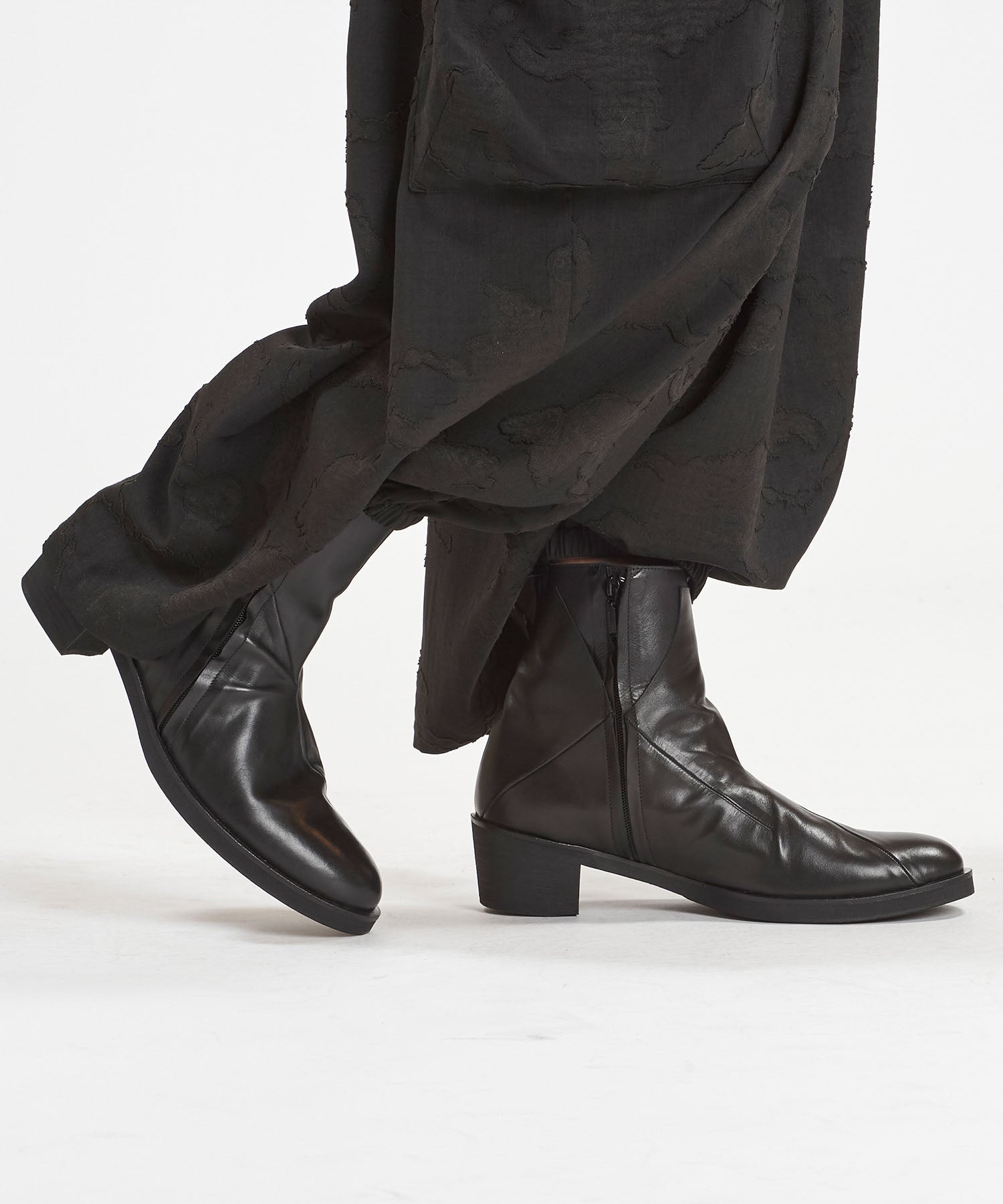 レイヤードヒールブーツ – NO ID.